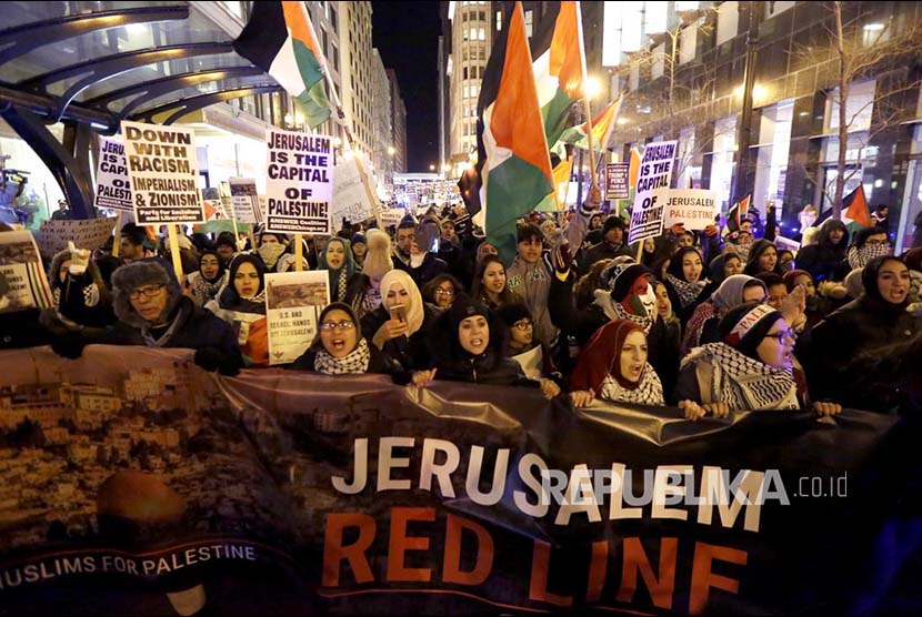 Unjuk rasa menentang putusan Amerika mengakui Yerusalem sebagai ibukota Israel di Chicago, AS Jumat (8/12).