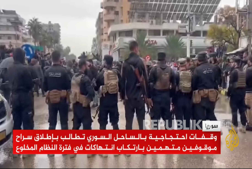 Unjuk rasa pembebasan tahanan sekte Alawite di Provinsi Latakia Suriah berakhir ricuh. 