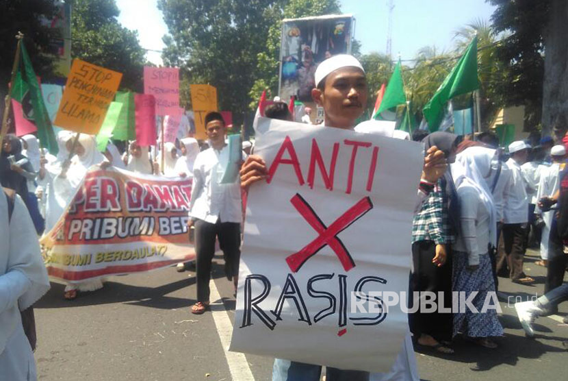 Unjuk rasa warga NTB atas penghinaan Steven Hadisudiryo Sulistyo terhadap Gubernur NTB TGH Muhammad Zainul Majdi.