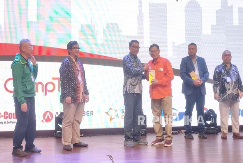 UNM menandatangani nota kesepahaman dengan ACAD CSIRT, di Bandung, 10 Juli 2025.