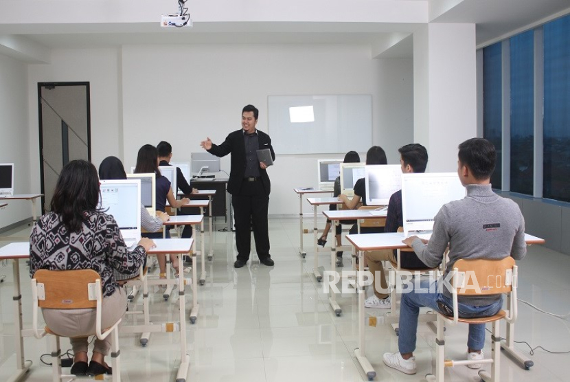 UNM menawarkan Prodi Bisnis Digital kepada para mahasiswa serta nilai tambah signifikan melalui program IEP.