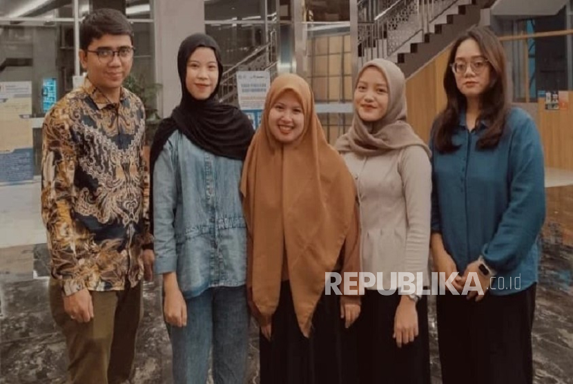 Mahasiswa Prodi Manajemn UNM Kupas Rahasia Larisnya Hijab Elzatta