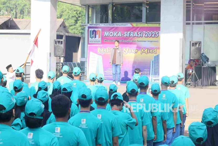 UNM menempuh strategi dengan menerapkan program 3+1 agar mahasiswa memiliki pengalaman profesional dan keterampilan praktis sebagai bekal di dunia kerja kelak, 