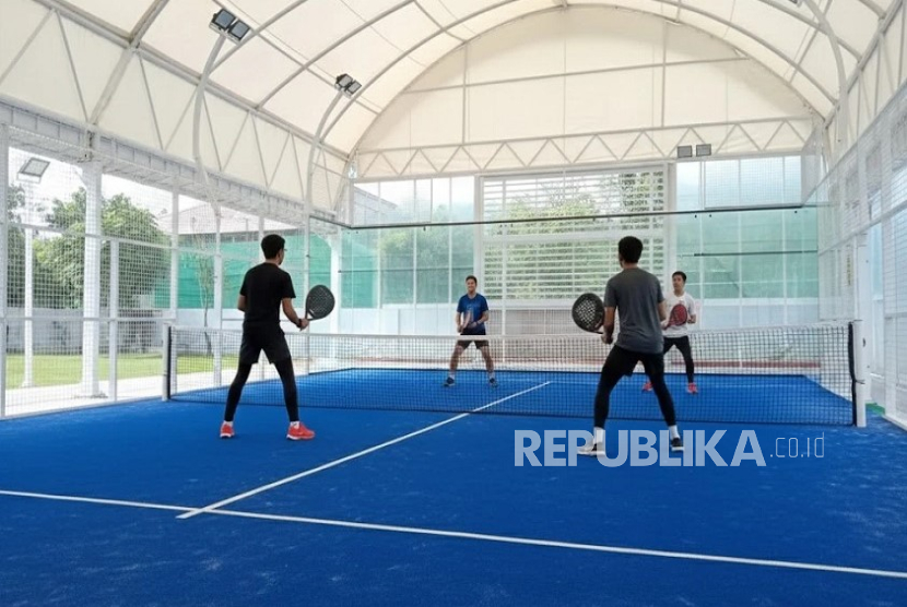 UNM menjadi kampus pertama di Indonesia yang memiliki lapangan padel di lingkungan kampusnya sendiri. 