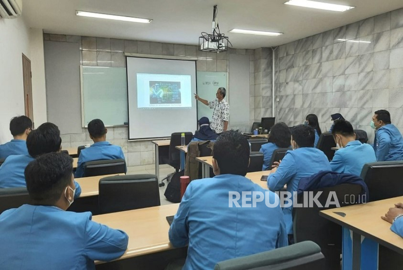 UNM menuntun SDM unggul dalam teknologi informasi dengan menawarkan program magister ilmu komputer.