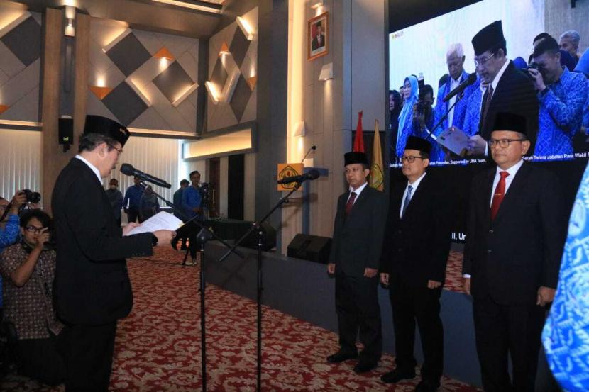 Unpas melakukan pelantikan serah terima jabatan para wakil rektor di Lantai 8, Aula Mandala Saba Djuanda, Kampus II Unpas Kota Bandung, Senin (19/6/2023).