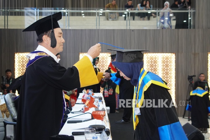 Gelar Wisuda Hybrid, UNSIA Targetkan Top 10 Kampus Online Asia