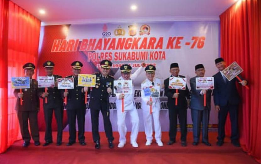 Unsur Forkopimda Kota Sukabumi menghadiri syukuran Hari Bhayangkara ke 76 di Gedung Juang 45 Kota Sukabumi, Selasa (5/7/2022).
