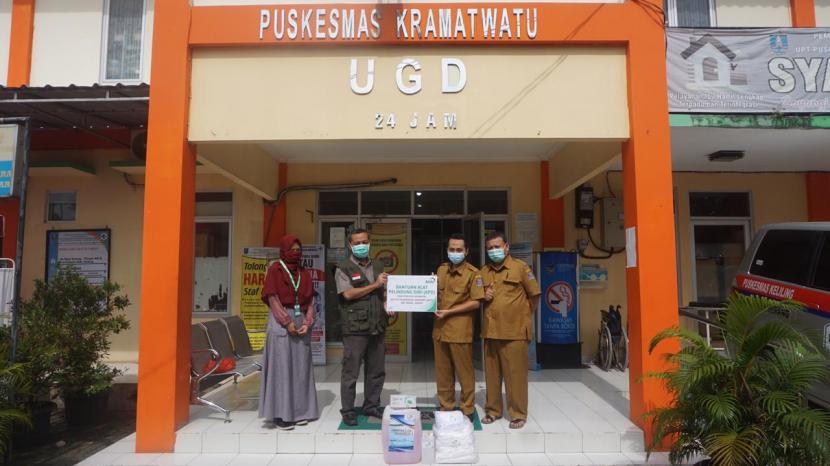 Untuk ikut berkontribusi dalam upaya penanggulangan dan pencegahan Covid-19, LAZ Harapan Dhuafa kembali mendistribusikan APD (alat perlindungan diri) dan perlengkapan lainnya untuk para tenaga medis di 10 Puskesmas di Provinsi Banten, 