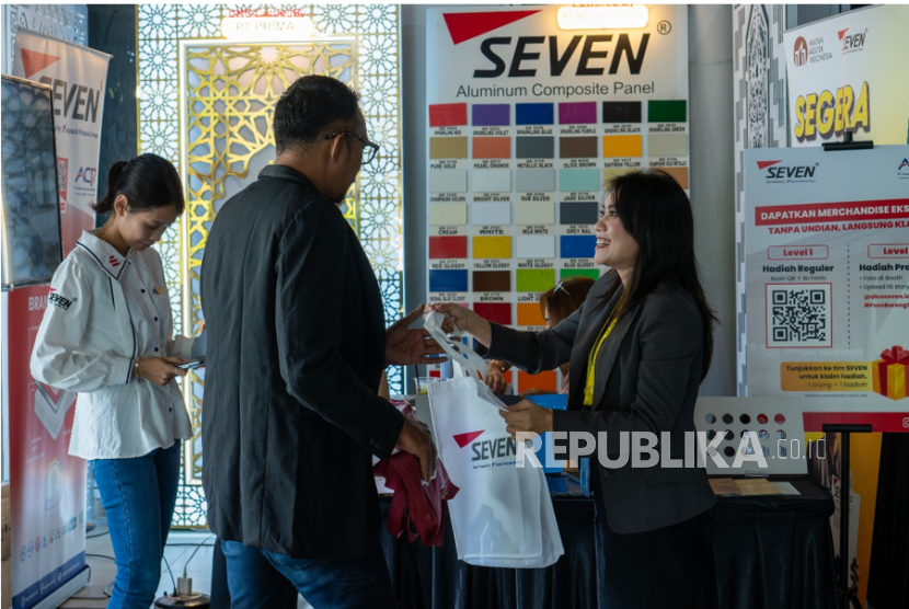 Untuk memastikan ketersediaan produk asli dan layanan profesional ACP SEVEN, distribusi panel modern tersebut di Indonesia dipercayakan kepada PT Alcoseven Cipta Pratama. 