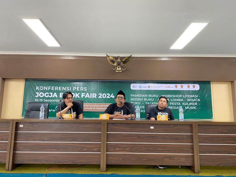 Untuk memperingati Hari Literasi Internasional, Dinas Perpustakaan dan Arsip Daerah (DPAD) DIY menggandeng Ikatan Penerbit Indonesia (IKAPI) DIY untuk menyelenggarakan Jogja Book Fair 2024 di halaman kantor DPAD DIY selama sembilan hari pada 10-19 September 2024 mendatang.