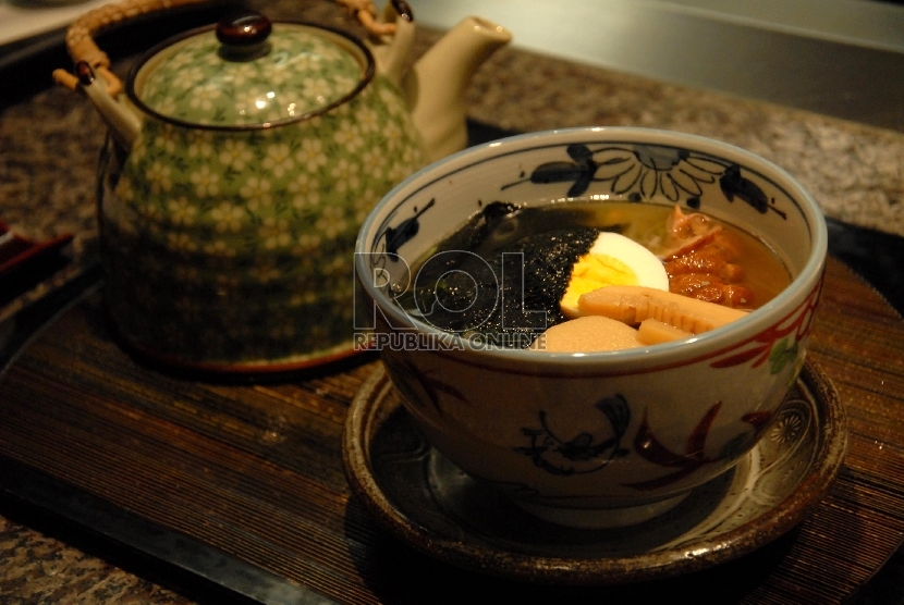 Untuk mencapai cita rasa Umami dari makanan Jepang, terkadang dibutuhkan bantuan sake yang beralkohol.