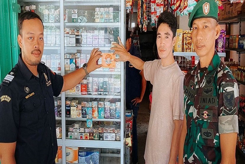 Bea Cukai Tanjungpandan jalin sinergi dengan aparat penegak hukum setempat laksanakan operasi pasar sebagai bentuk pengawasan terhadap peredaran rokok ilegal.