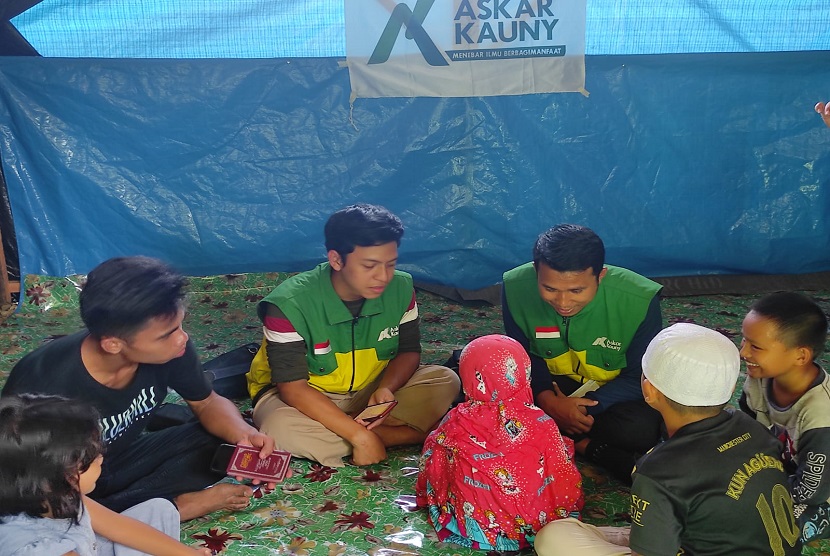 Untuk mengobati trauma akibat gempa, relawan Askar Kauny membangun rumah tahfiz bagi anak-anak korban gempa di Jalan Soekarno-Hatta Kelurahan Karema, Kecamatan Mamuju Barat. 