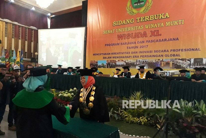 Unwim mewisuda 469 orang lulusannya, bertempat di Aula Pusdai Bandung, Kamis (21/12) .