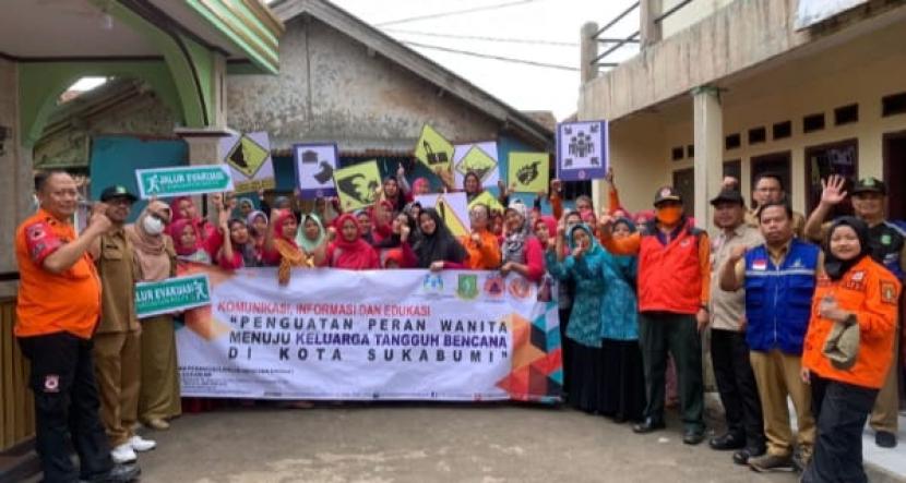 Upaya penguatan peran perempuan menuju keluarga tangguh bencana bagi para kader-kader wanita di Babakan Garung, Kelurahan Karangtengah, Gunungpuyuh Kota Sukabumi, Senin (5/9/2022) 