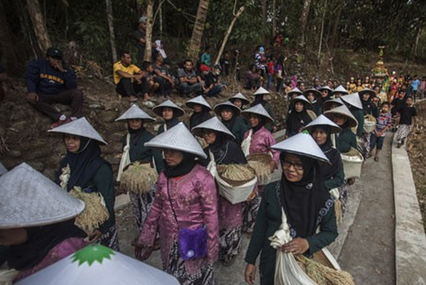 Upacara adat Tunggul Wulung.