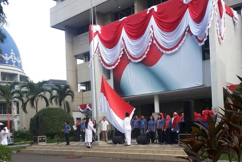 Upacara bendera JICT