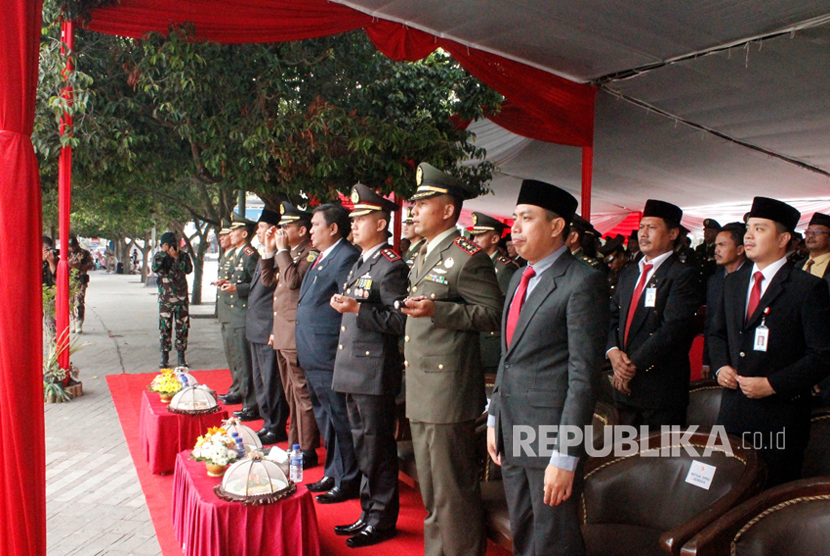 Upacara Hari Kesaktian Pancasila di Kabupaten Jember yang dipimpin Wakil Bupati  Jember Drs H A. Muqid Arie selaku Inspektur Upacara, serta Pembaca UUD 1945 Komandan Kodim 0824 Letkol Inf Rudianto dan Pembaca Ikrar Ketua DPRD Jember Thoif Zamroni.