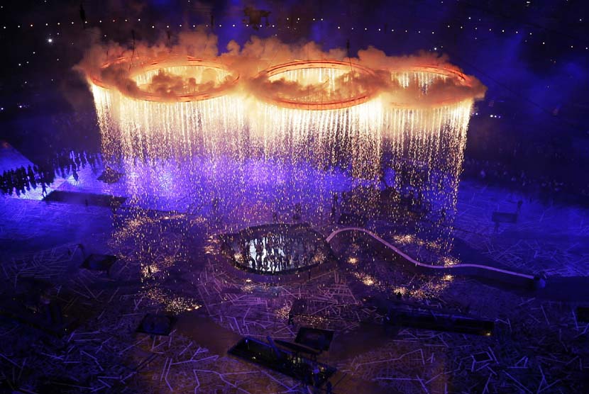 Upacara pembukaan Olimpiade 2012 di Olympic Park, London, Sabtu (28/7) dini hari WIB. (Morry Gash/AP)