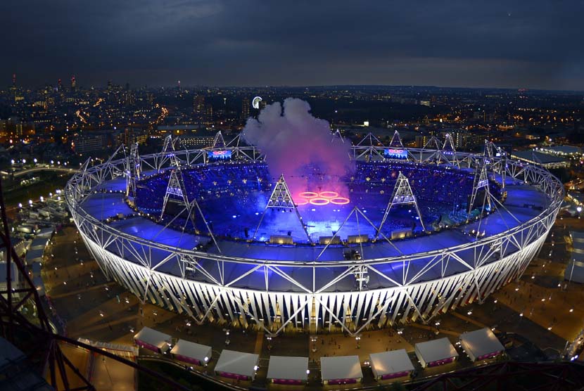 Upacara pembukaan Olimpiade 2012 di Olympic Park, London, Sabtu (28/7) dini hari WIB. (Mark J. Terrill/AP)