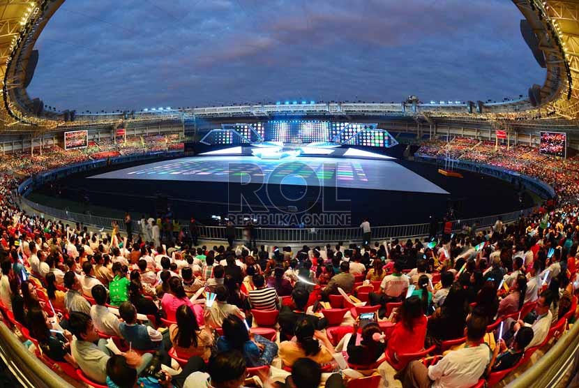 Upacara pembukaan SEA Games ke-27 di Wunna Theikdi Sport Stadium, Naypyitaw, Myanmar, Rabu (11/12).  (Republika/Edwin Dwi Putranto)