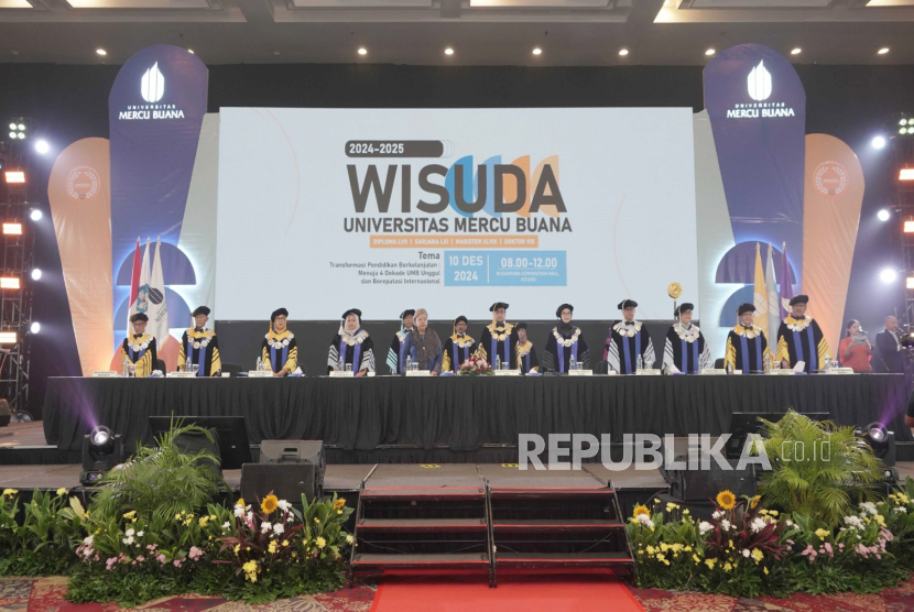 Upacara wisuda Universitas Mercu Buana (UMB) yang digelar di Indonesia Convention Exhibition (ICE), BSD, Kabupaten Tangerang pada Selasa (10/12/2024).