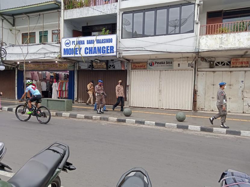  Upaya penyesuaian Nilai Jual Objek Pajak (NJOP) di dua lokasi yakni Jalan utama dan juga perumahan serta kavling di Kota Sukabumi dinilai masih wajar. Sebab hal tersebut menyesuaikan dengan kondisi perkembangan ekonomi dan aturan perundang-undangan yang ada. Tampak kawasan Pertokoan di jalan Ahmad Yani Kota Sukabumi.