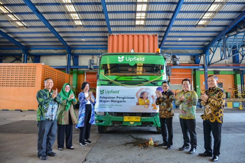  Upfield Indonesia melakukan pelepasan pengiriman ekspor salah satu produk margarin unggulannya, yaitu BlueBand bertempat di pabrik PT Upfield Manufacturing Indonesia di Cikarang Jawa Barat.