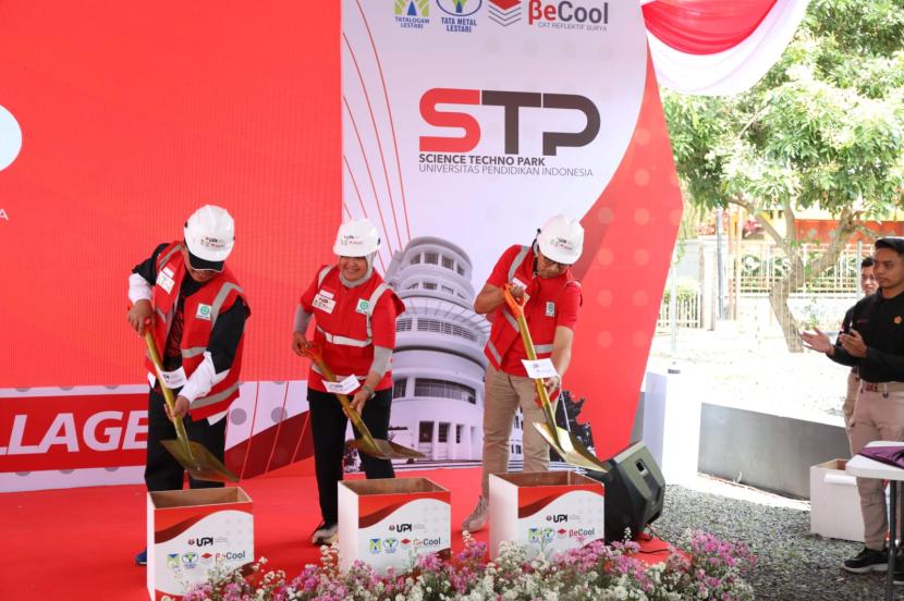 UPI, menggelar acara peletakan batu pertama kegiatan Smart Tech Village–STP,