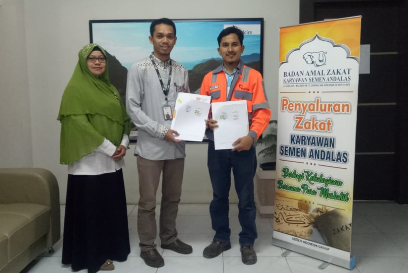 UPZ karyawan Semen Andalas tanda tangani kerja sama dengan Rumah Zakat.