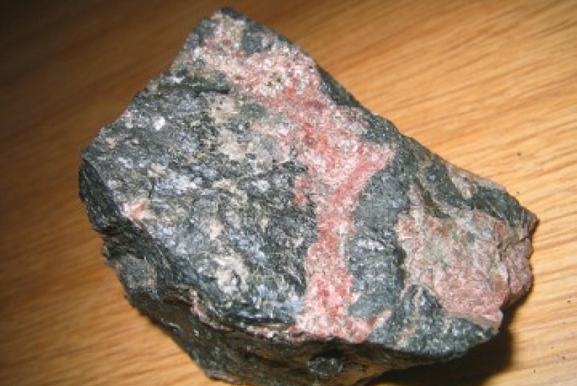 Uranium chunk (illustration)