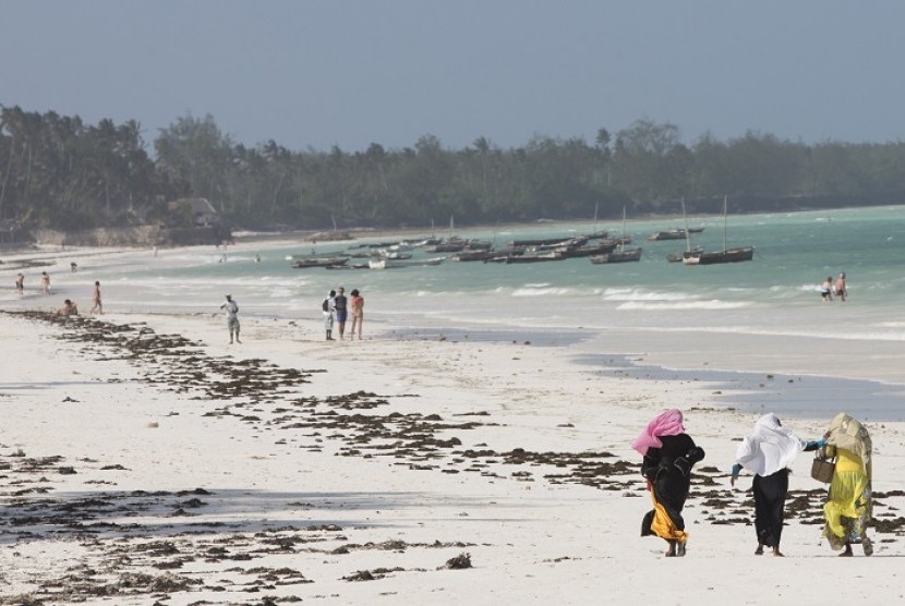 Uroa Bay Beach di Pulau Zanzibar, Tanzania, salah satu destinasi wisata di Zanzibar