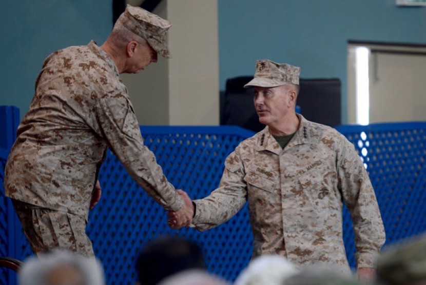 US Marine Gen. Joseph F. Dunford, right, shakes hand with outgoing NATO commander US Gen. John Allen, left, during a change of command ceremony at the ISAF headquarters in Kabul, Afghanistan, Sunday, Feb. 10, 2013. 