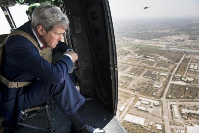 US Secretary of State John Kerry arrives at Queen Alia Airport in Amman September 10, 2014.