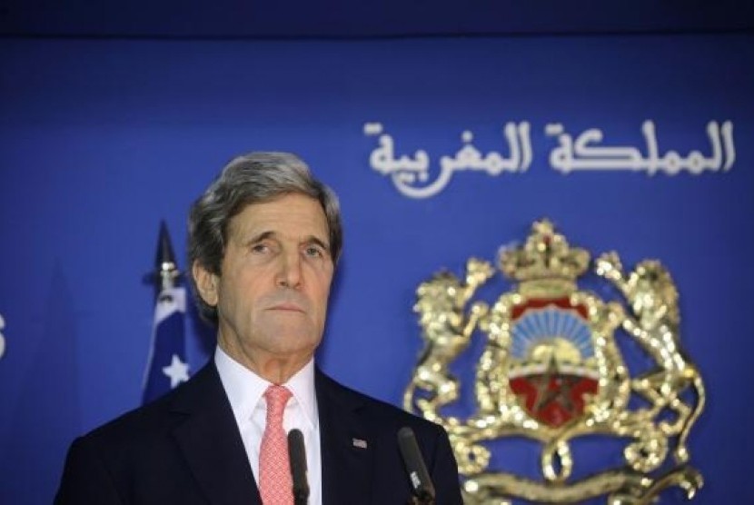 US Secretary of State John Kerry speaks at a news conference with Moroccan Foreign Minister Salaheddine Mezouar following a bilateral strategic dialogue at the Foreign Ministry in Rabat, April 4, 2014.