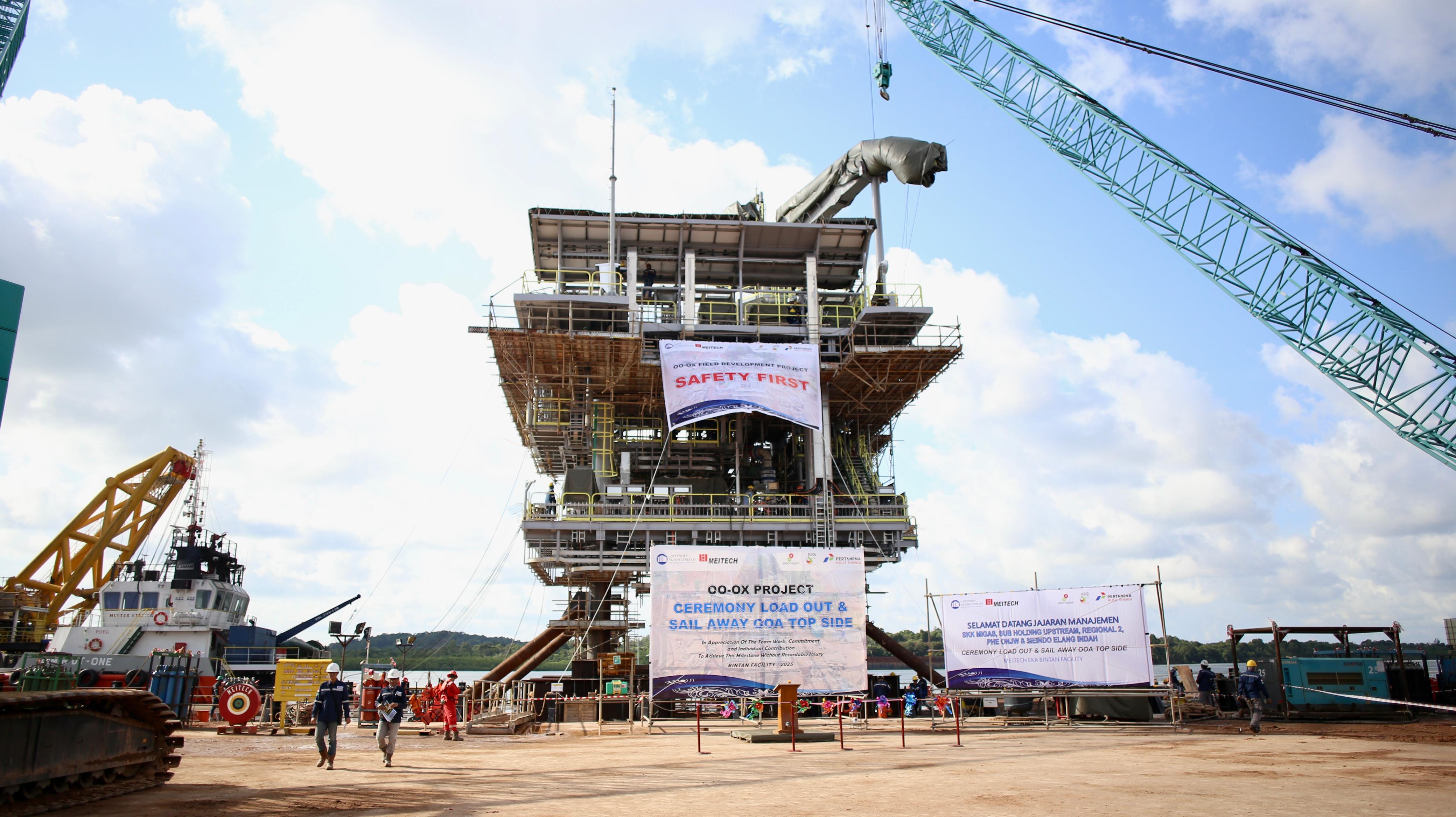 Usai fabrikasi, struktur top side Anjungan OOA dengan bobot 530 metrik ton siap dikirim melalui jalur laut ke pesisir Laut Jawa. Setibanya di lokasi, top side akan dirakit dengan jacket anjungan dan dihubungkan melalui pipa penyalur bawah laut ke fasilitas Onshore Processing Facility (OPF) Balongan, Indramayu.
