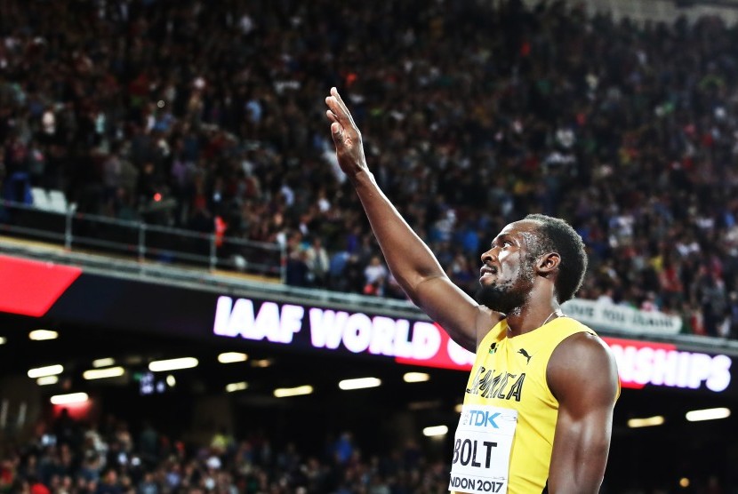 Usain Bolt seusai nomor final 100 meter Kejuaraan Dunia Atletik di London, Inggris, Sabtu (5/8).