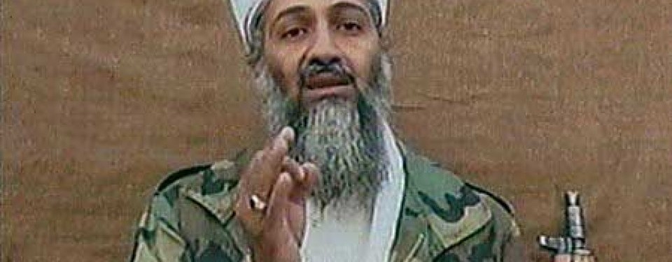 Usamah bin Ladin dalam rekaman video yang kerap ia kirimkan ke stasiun televisi Aljazeera, Qatar. 