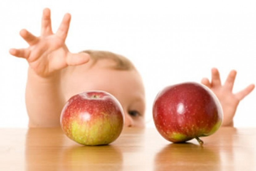 Usia bayi hingga tiga tahun ialah Periode Emas. Optimalkan tumbuh kembang anak dengan stimulasi dan makanan kaya nutrisi
