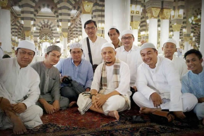 Ust Arifin Ilham bersama para sahabatnya di Masjid Nabawi - Madinah