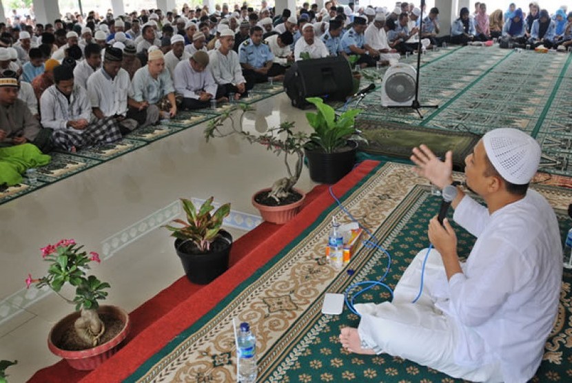 Ust Arifin Ilham ketika memberi tausiah di Lapas Kelas II A Cibinong, Kabupaten Bogor, Jawa Barat (Ilustrasi)