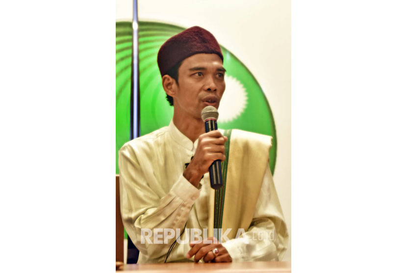 Ustadz Abdul Shomad Lc MA di Masjid Raya Bintaro Jaya