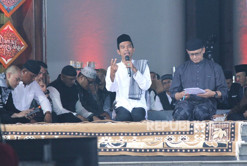 Ustaz Abdul Somad berceramah Masjid Salman ITB, Kota Bandung, Ahad (1/4). 