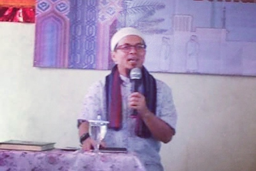 Ustadz Abi Maki memberikan tausiyah pada acara tarhib Ramadhan 1438 H yang digelar Sekolah Prestasi Global.