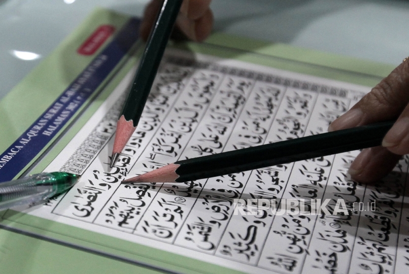 Ustadz Achmad Farid menyampaikan materi metode cepat membaca Al-Quran kepada para peserta di Kantor Republika, Jakarta, Sabtu (26/11).