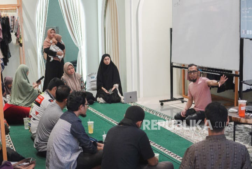 Ustadz Agus Salim S.Pd.I, pembina dan penanggung jawab acara Bali Muslim Festival.