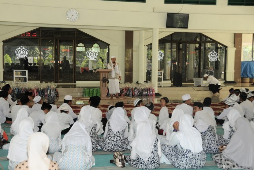 ustadz Arifin Ilham di Masjid Panglima Sudirman, Mabes TNI Cilangkap, Jakarta Timur, Ahad (26/7).