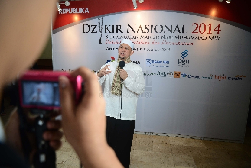  Ustadz Erick Yusuf hadir mengisi acara Dzikir Nasional yang diadakan oleh Republika di Masjid At-Tin, Jakarta Timur, Rabu (31/12). 