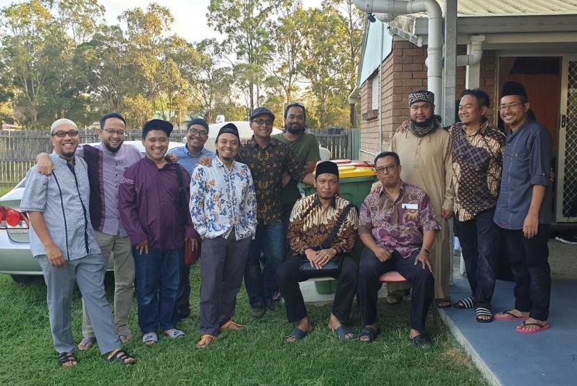Ustadz Salim A Fillah bersama jamaah Muslim Indonesia di Brisbane, Australia.
